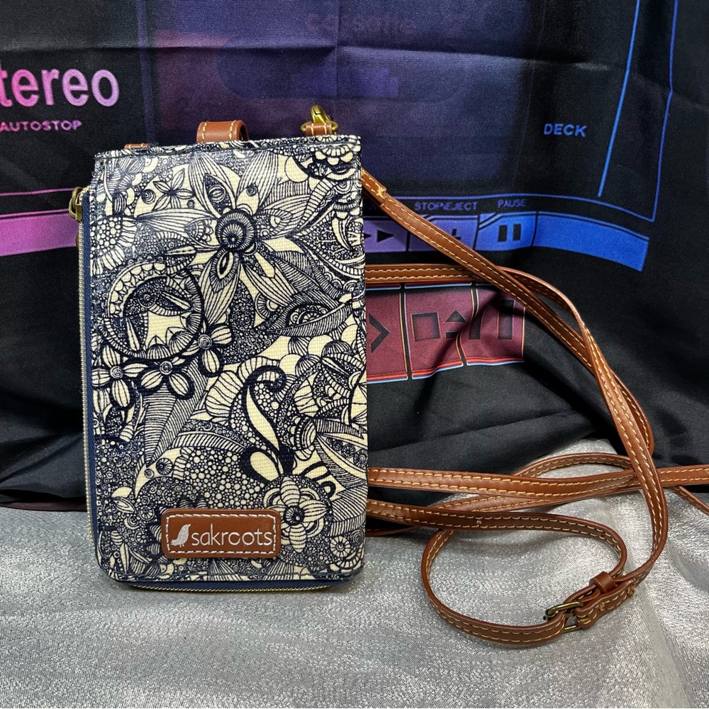 Sakroots Wristlet Crossbody *CUTE BOHO DESIGN*